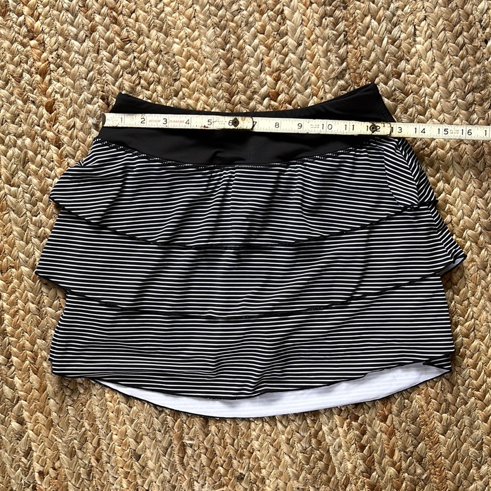 Ruffle, striped athletic skort. Size x small, girls.